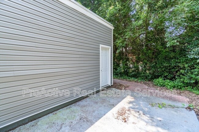 Building Photo - 6040 Airway Ln