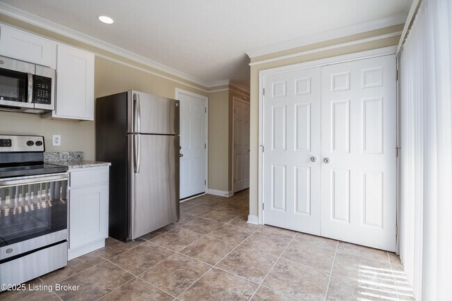 Building Photo - 303 New Christman Ln