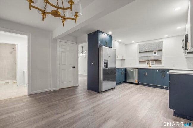 Building Photo - 93 Sunnyside Ave