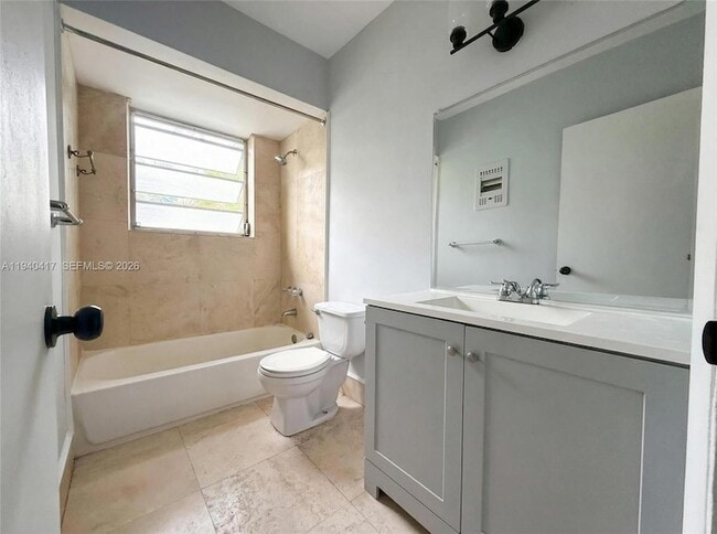 Building Photo - 1316 NE 105th St