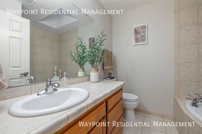 Building Photo - 4917 N Contour Way