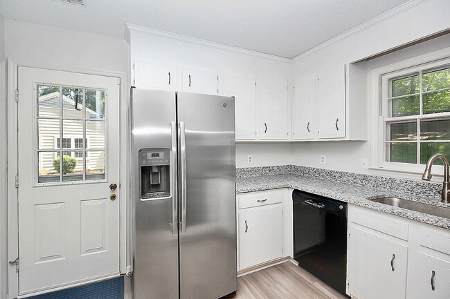 Building Photo - Exquisite South Charlotte Ranch, Move-In R...
