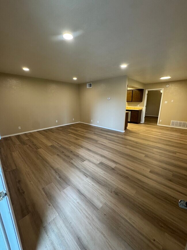 Building Photo - 225 E University Dr