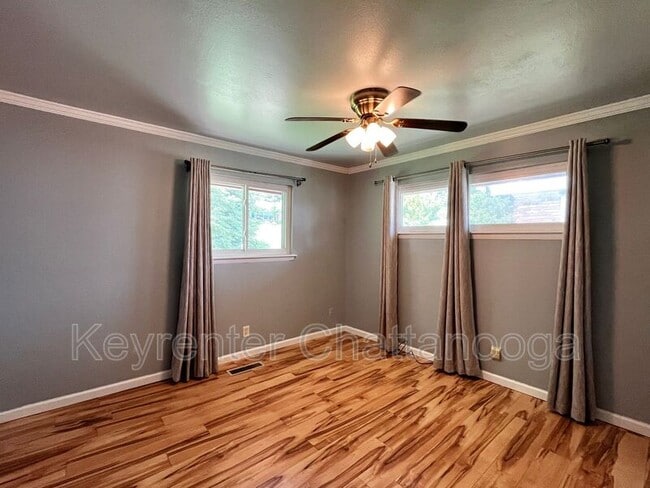 Building Photo - 1635 Green Hills Dr