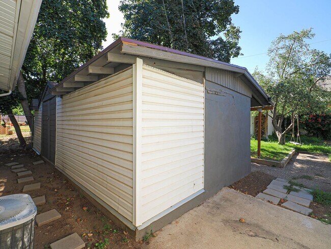 Building Photo - 408 E 775 N