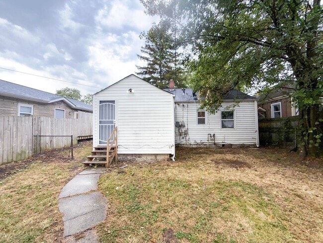Building Photo - 3 Bed Home in Waverly with Modern Charm, G...