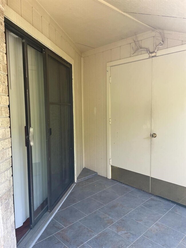 Building Photo - 11843 Braesview