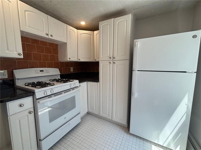 Building Photo - 712 Hope St