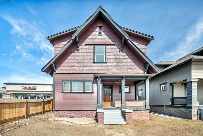 Building Photo - FULLY FURNISHED & BEAUTIFULLY REMODELED CLASSIC HOME NEAR UNR WITH UNBEATABLE I-80 ACCESS
