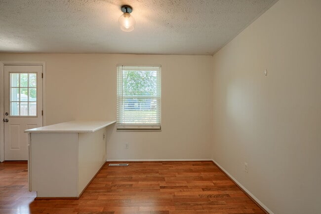 Building Photo - 651 Dovalon Pl