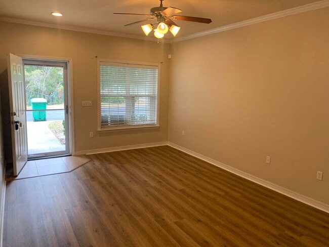 Building Photo - "Spacious 3-Bedroom Townhouse Retreat in Fort Walton Beach!"
