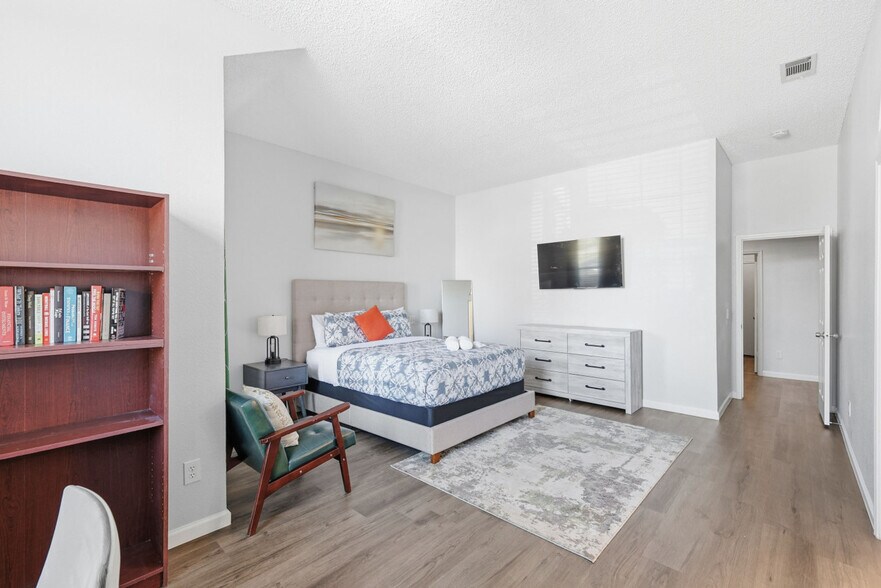 Building Photo - 10217 Napa Valley Dr