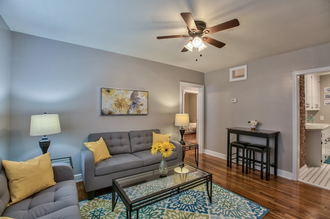 Building Photo - 910 Hillcrest Apartments