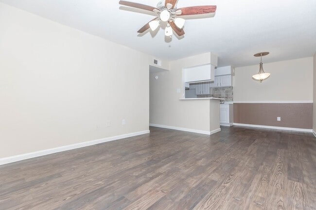 Building Photo - 12335 Antoine Dr