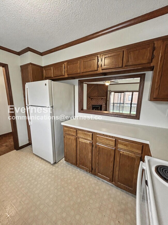 Building Photo - Spacious Condo with 2 bed / 2 bath / Pet Friendly / Available Now!