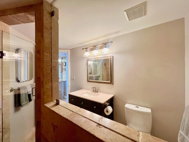 Building Photo - 3870 N Hwy A1A