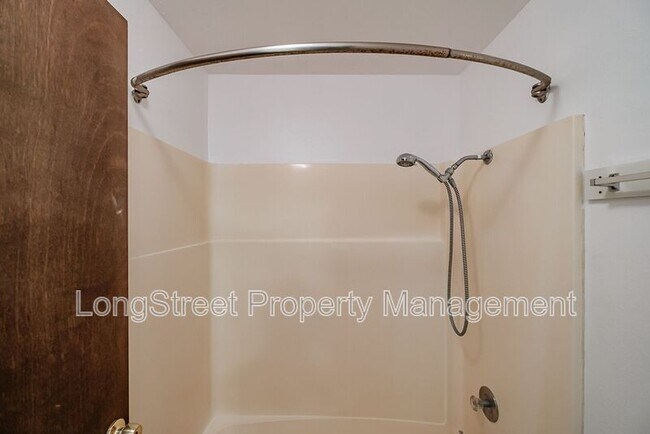 Building Photo - 1950 NW Hayes Ave