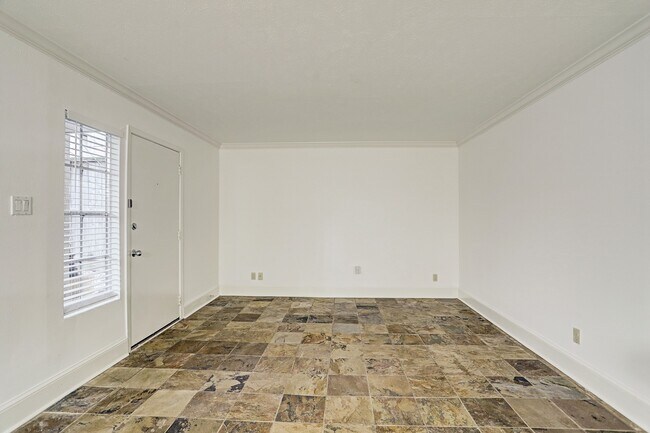Building Photo - 2418 Mimosa Dr