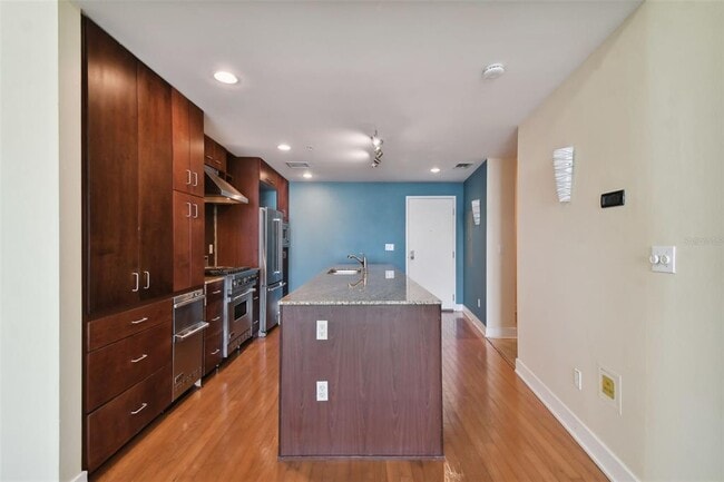 Building Photo - 1208 E Kennedy Blvd