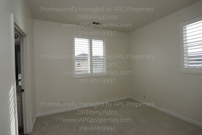 Building Photo - 8057 Sorrento Ln