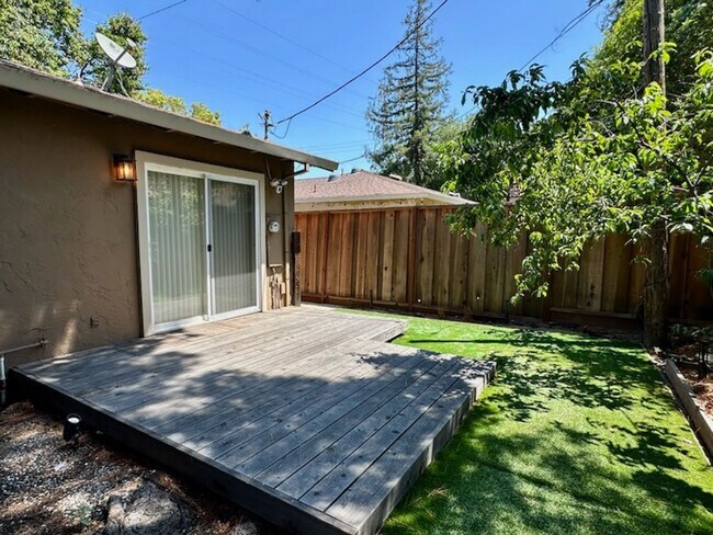 Building Photo - Recently Remodeled Home- Gourmet Kitchen- ...