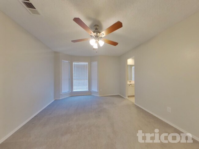 Building Photo - 2817 Laurel Hill Dr