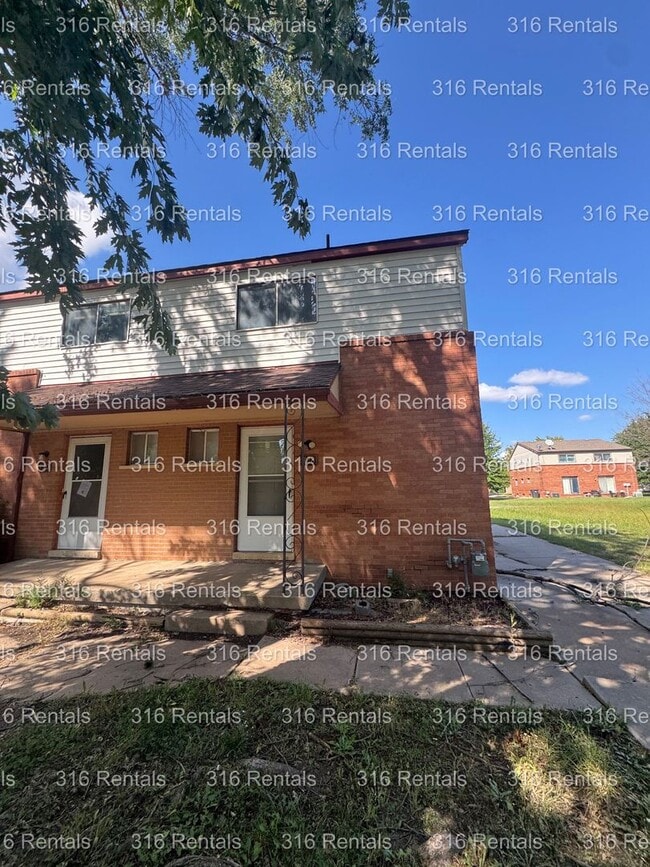 Building Photo - $850- 2 bed 1 bath - Townhomes
