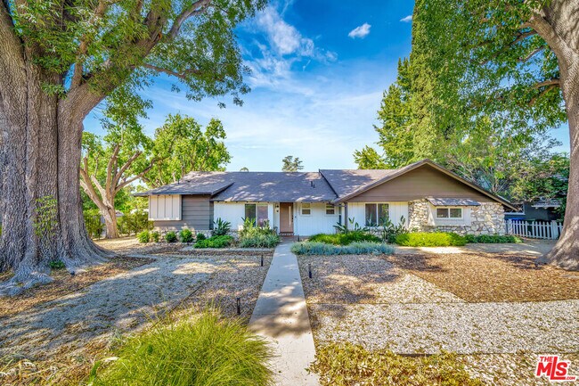 Building Photo - 19841 Henshaw St