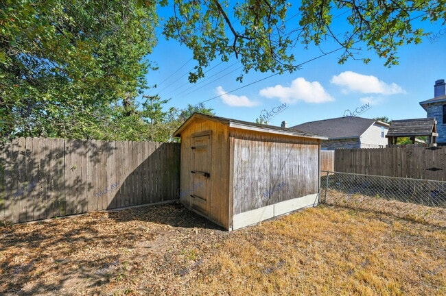 Building Photo - 14732 Oakwood Ln