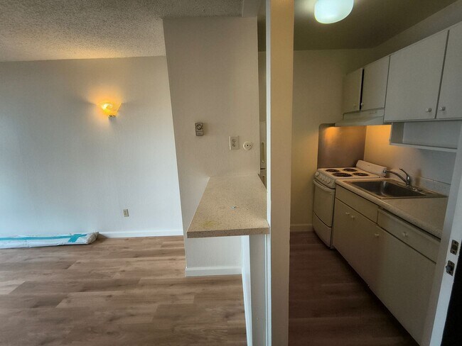 Building Photo - BEAUTIFUL STUDIO AVAILABLE AT WATERGATE COMMUNITY IN EMERYVILLE!!!
