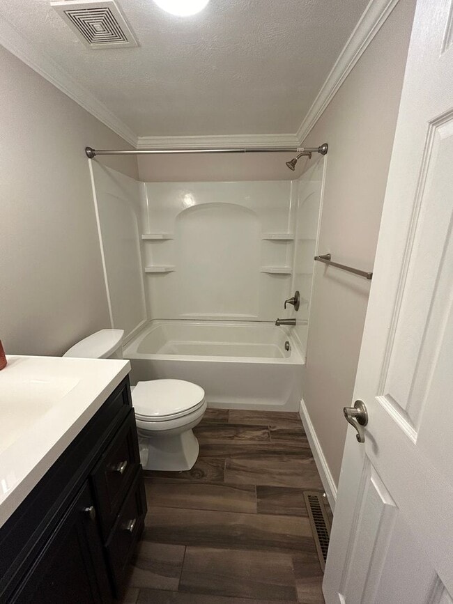 Building Photo - Modern Charm: 2 BR Home with Finished Basement, Pet Friendly, Assigned Parking, and Prime Location!