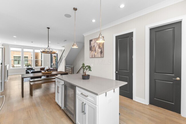 Building Photo - 293 Auden Ave