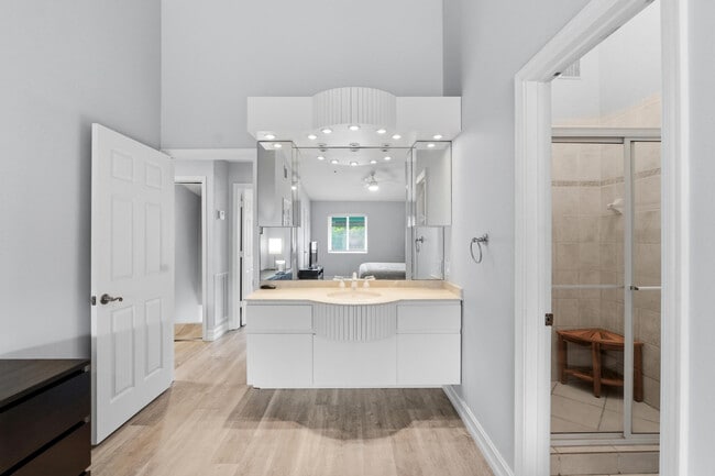 Building Photo - 2445 NE 14th St