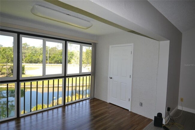 Building Photo - 1801 E Lake Rd S