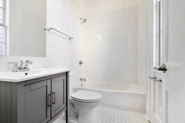 Building Photo - 3624 Magazine St