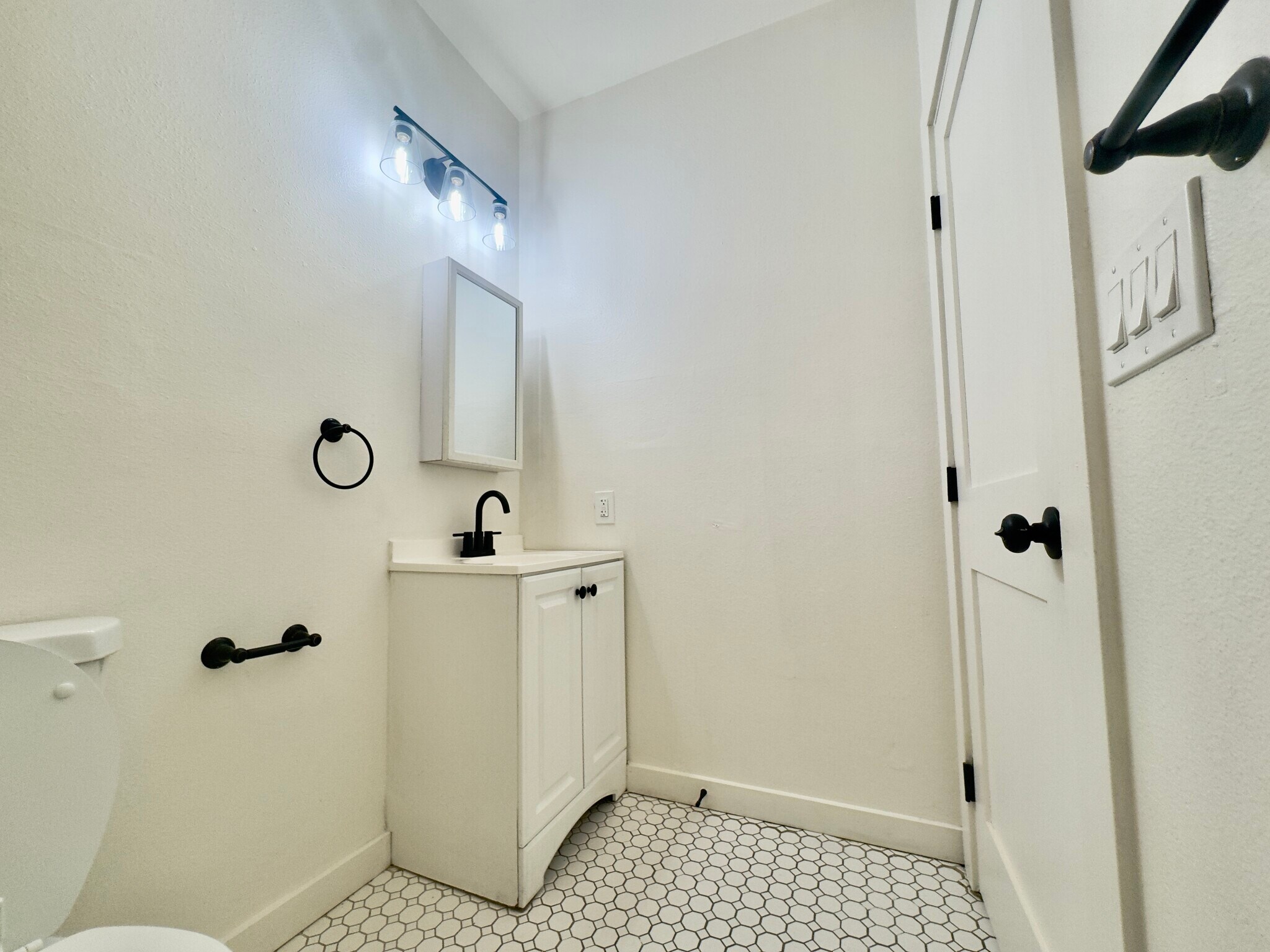 Building Photo - 720 37th St
