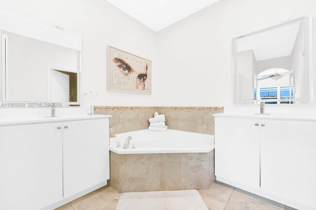 Building Photo - 10824 NW 84th St