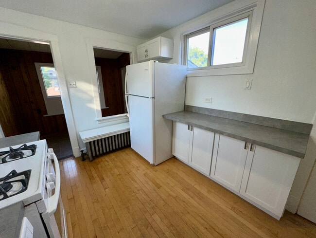 Building Photo - 5058 W Carmen Ave