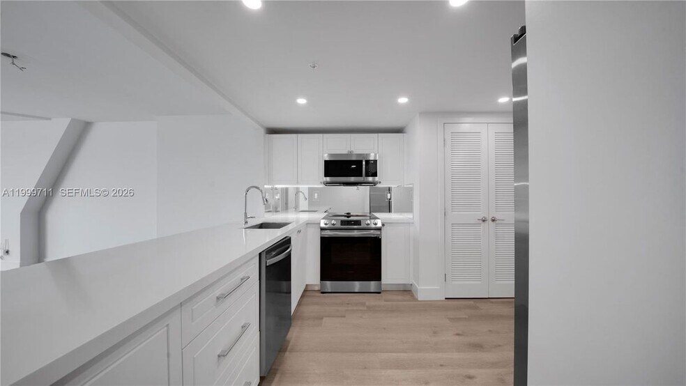 Building Photo - 555 NE 34th St