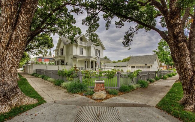 Building Photo - Old Towne Orange