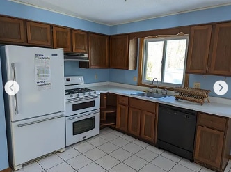 Building Photo - 536 W Pelham Rd