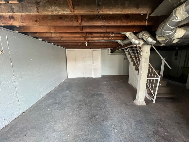 Building Photo - Charming 2 Bedroom 1 bath House! Large Bac...
