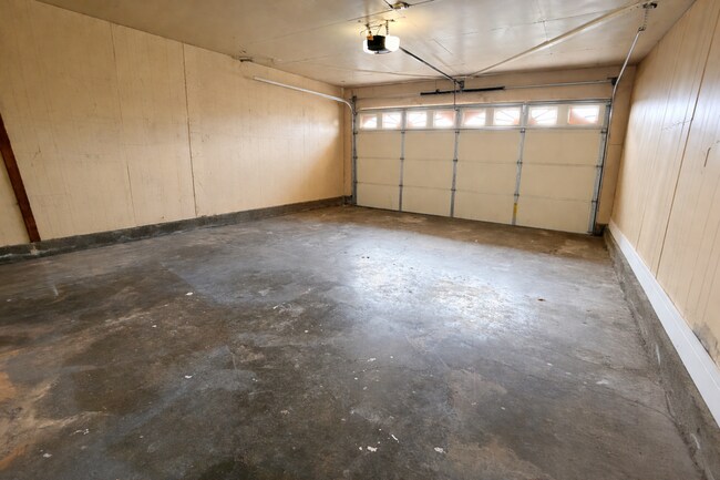 Building Photo - 3 bed 2 Bath Home Recently renovated single-family home in Fairfield,