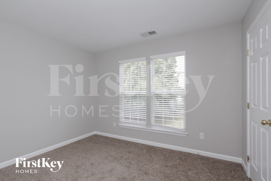 Building Photo - 9708 Spring Park Dr