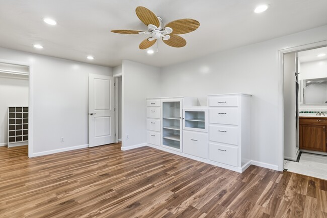 Building Photo - 122 Helena Cir