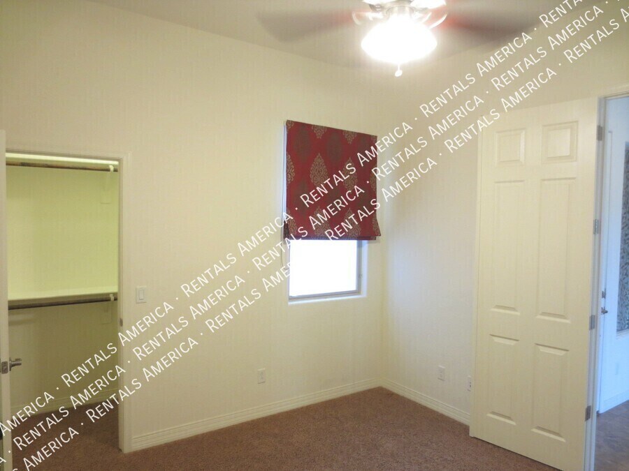 Building Photo - 1133 E Buckingham Ave