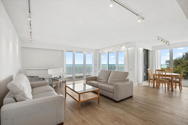 Building Photo - 1010 S Ocean Blvd