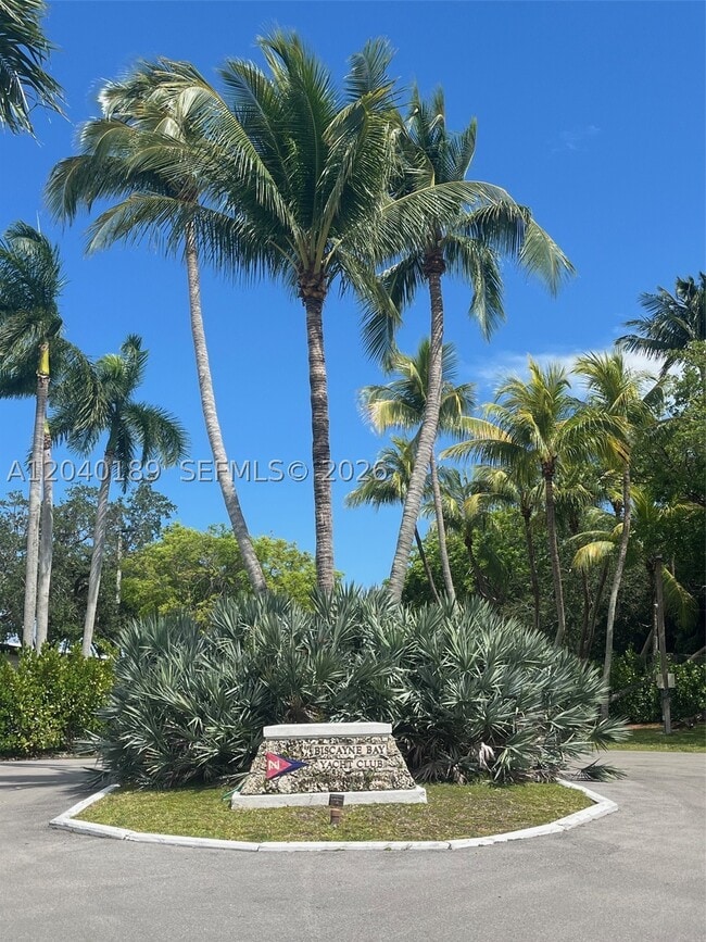 Building Photo - 2539 S Bayshore Dr
