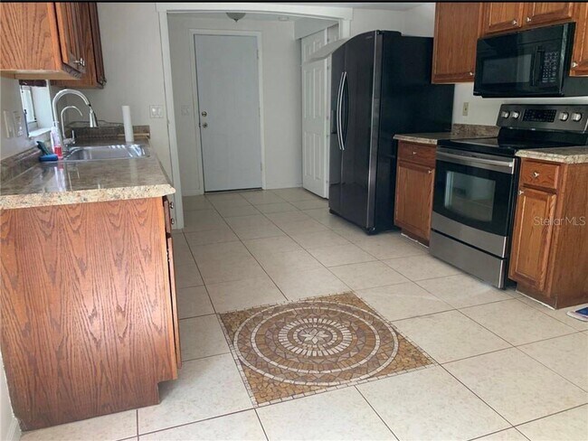 Building Photo - 16131 Manorwood Cir
