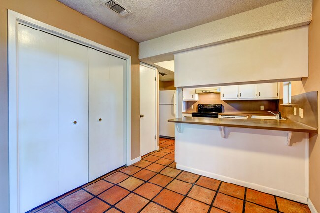 Building Photo - 1430 Redbud Cove